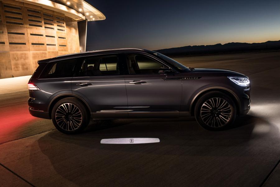  Lincoln Aviator 2018 года  (фото 10 из 23)